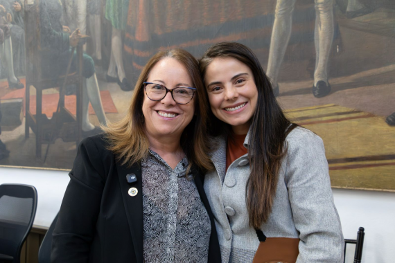 <p>“Este proyecto nos devuelve la esperanza”: Ana Teresa Bernal sobre iniciativa de bienestar animal</p>