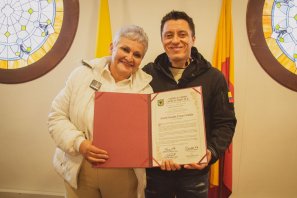 Doña Yaneth Franco, la vendedora del Verbenal que enfrentó a encapuchados, personajes del año en el Concejo de Bogotá