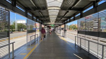 Concejal Diana Diago denuncia retrasos e incumplimientos en la instalación de puertas en las estaciones de TransMilenio mientras Galán anuncia alza en la tarifa del pasaje