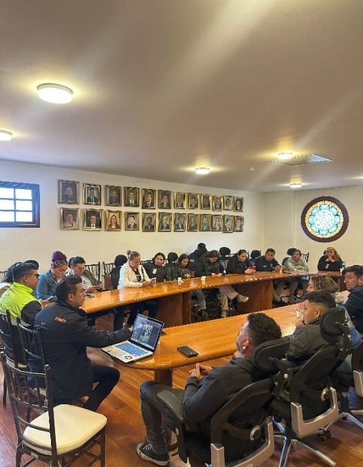 Fotografía mesa de dialogo voceros del gremio reciclador