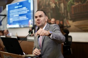 El llamado ‘salario vital’ del 23,7% nos está dejando sin obras en Bogotá”: concejal Marco Acosta