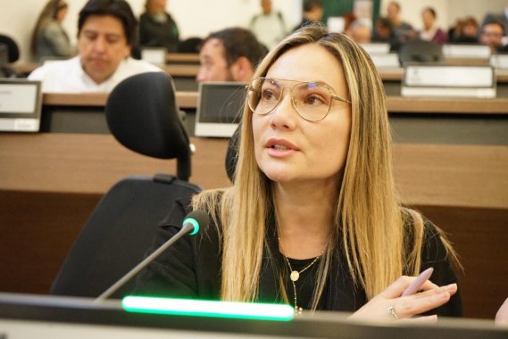 <p>Luz verde a iniciativa que crea medidas para fortalecer acciones en salud pública para prevenir riesgos en proliferación de enfermedades en establecimientos de consumo de alimentos</p>