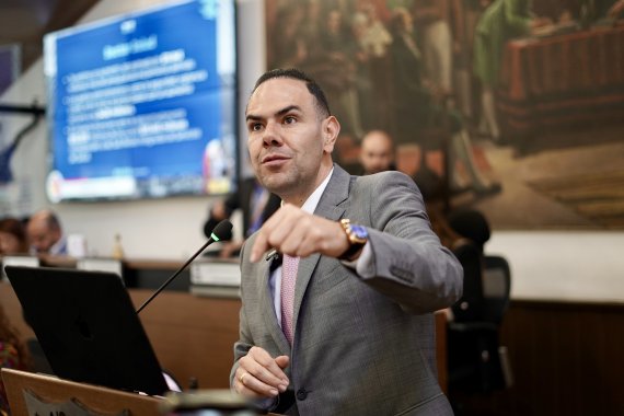 <p>Suspenden el salario mínimo, tal y como lo advertimos: concejal Marco Acosta</p>