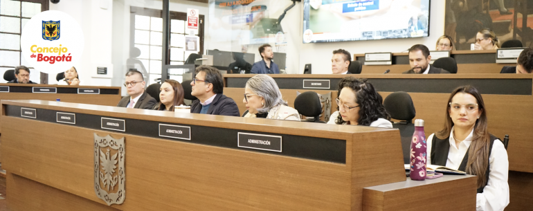 <p>Concejo alerta sobrecostos de hasta 337 % en compra de medicamentos en Bogotá</p>