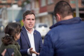 Concejal Araque denuncia dos vehículos en contravía y se une a la campaña #SalvajesEnLaVía