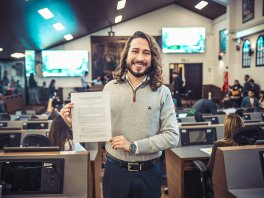 Concejal Julián Sastoque radica proyecto para impulsar y beneficiar a los negocios familiares y barriales de Bogotá