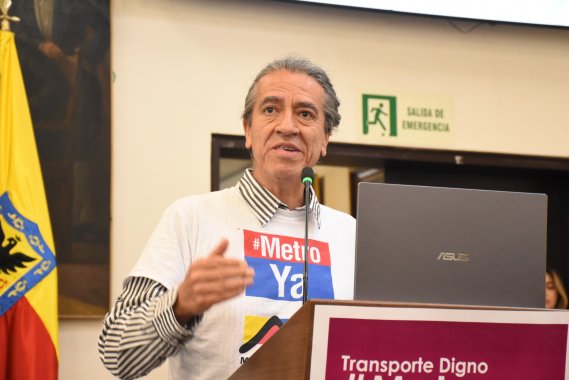 <p>Concejal José Cuesta demanda decreto que afecta a vendedores informales en Bogotá</p>