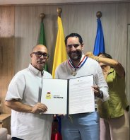 Tres condecoraciones consolidan al concejal Rolando González como embajador del vallenato en Colombia