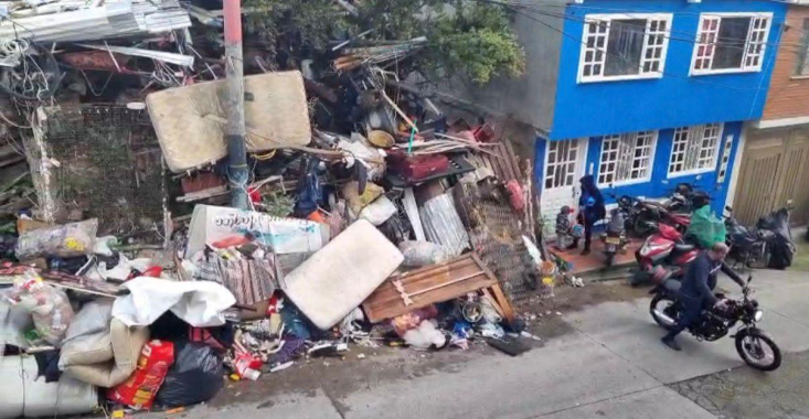 <p>Vecinos de Chapinero Alto denuncian que están atrapados entre basuras</p>