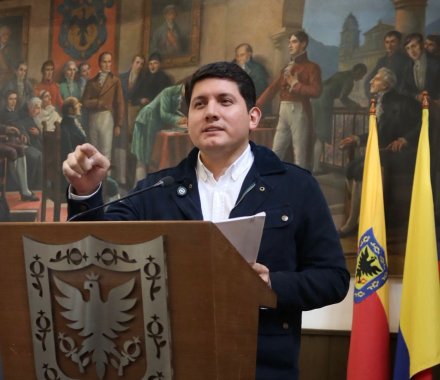 <p>Buscan fortalecer inserción laboral juvenil desde el Concejo de Bogotá</p>