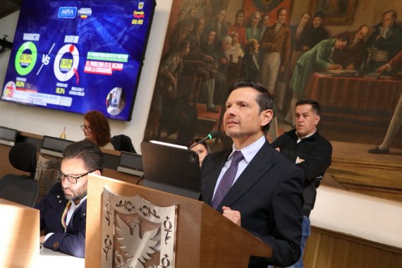 <p>El metro cumple con el viaducto, pero no con el espacio público </p>