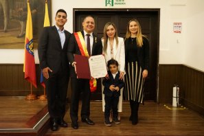 Concejal María Clara Name entregó la orden civil al mérito “José Acevedo y Gómez” en el Grado Cruz de Oro al Doctor Yessid Michael Araque Puello.