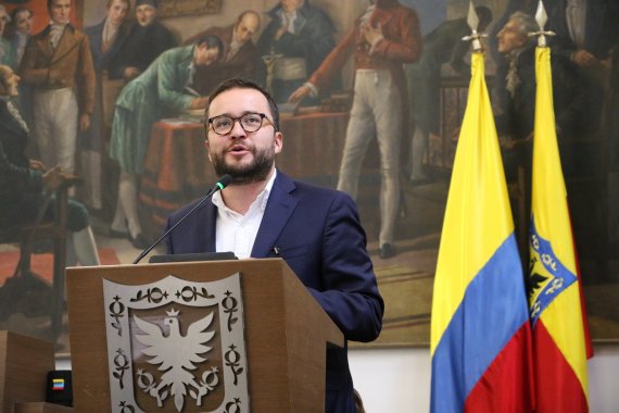 <p>El Centro de Integración Modal del Norte sigue sin hoja de ruta clara y podría convertirse en una bomba de movilidad para Bogotá: Concejal Andrés Barrios</p>