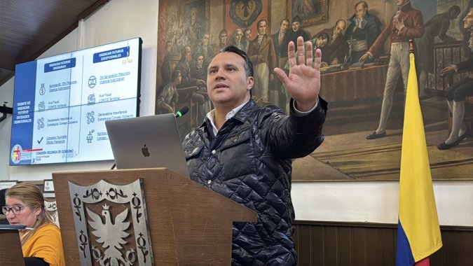 <p>“Bogotá llega tarde y se queda por fuera del Regiotram Norte”: concejal Oscar Ramírez Vahos cuestiona el costo político y técnico de la falta de cofinanciación distrital</p>