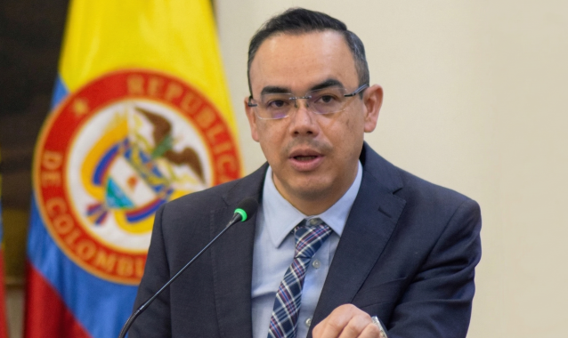 <p>Bancada del Partido MIRA advierte que falta de coordinación entre Regiotram y carga puede afectar el abastecimiento y el bolsillo de los bogotanos</p>