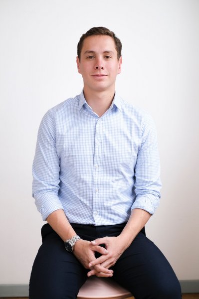 En esta fotografía el concejal Uscátegui en el Recinto los Comuneros